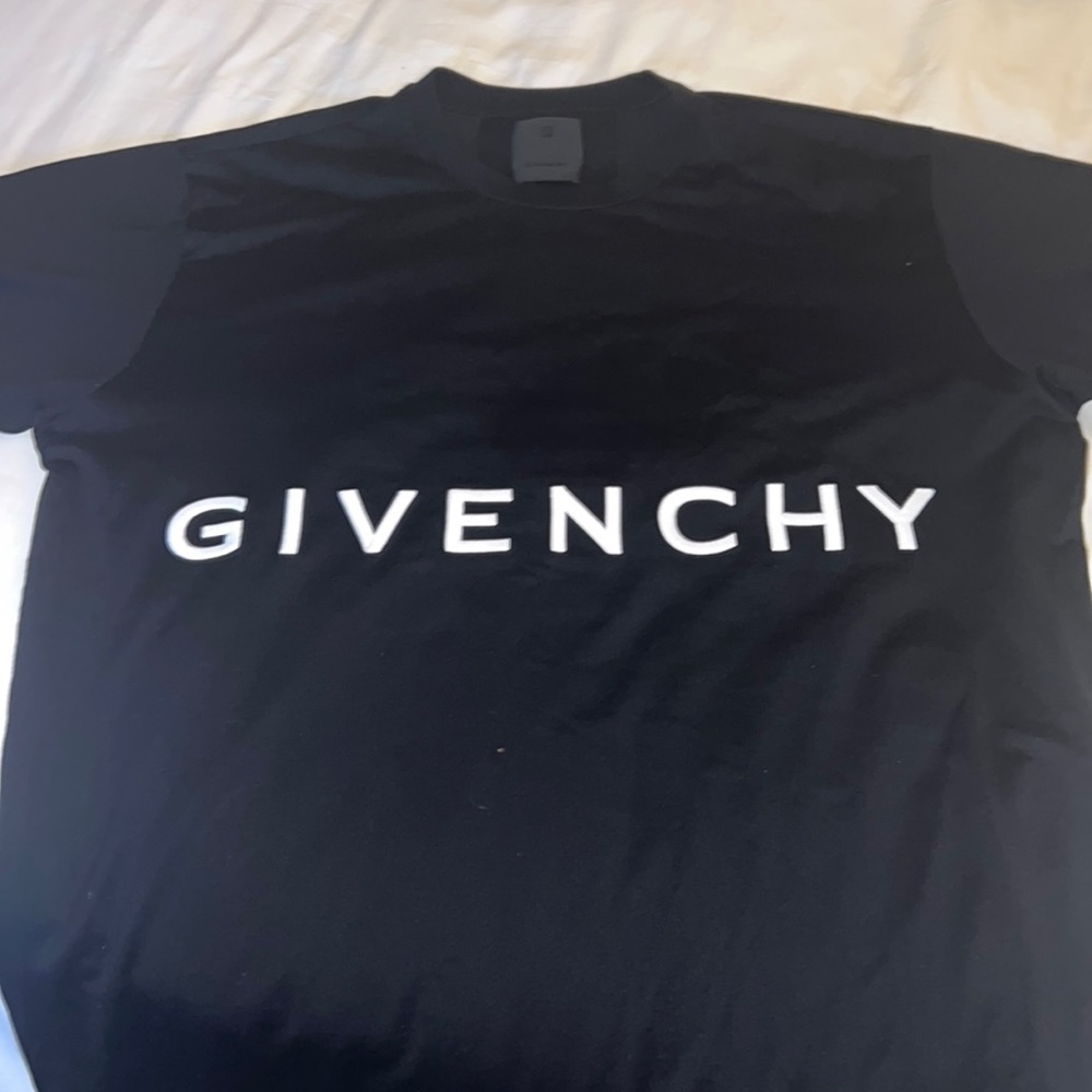 ❌❌❌SOLD❌❌❌Givenchy embroidered black tee Large
